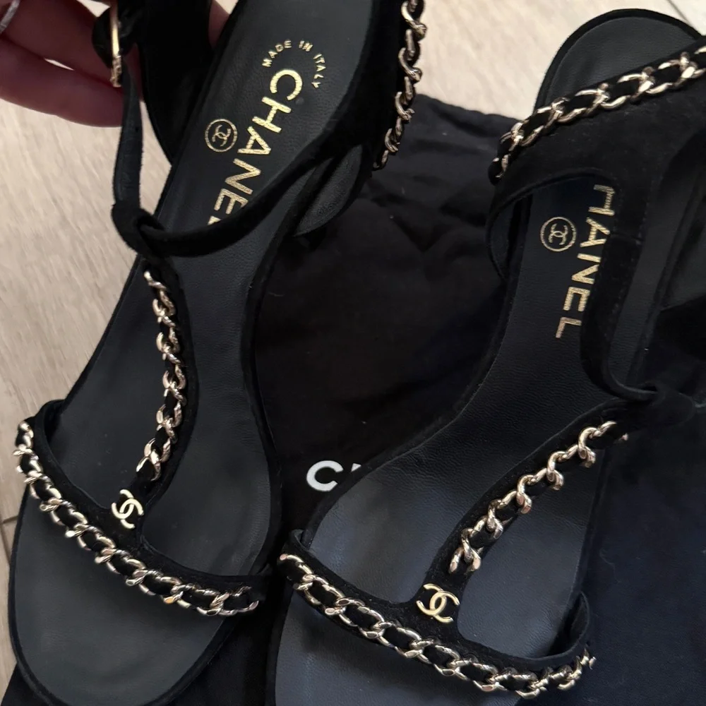 CHANEL timeless black